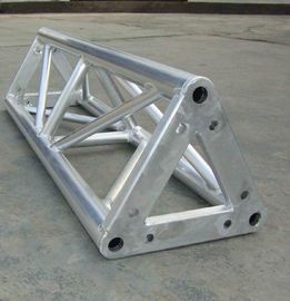 China Braguero de aluminio de plata del triángulo, braguero durable del tejado para el altavoz fábrica
